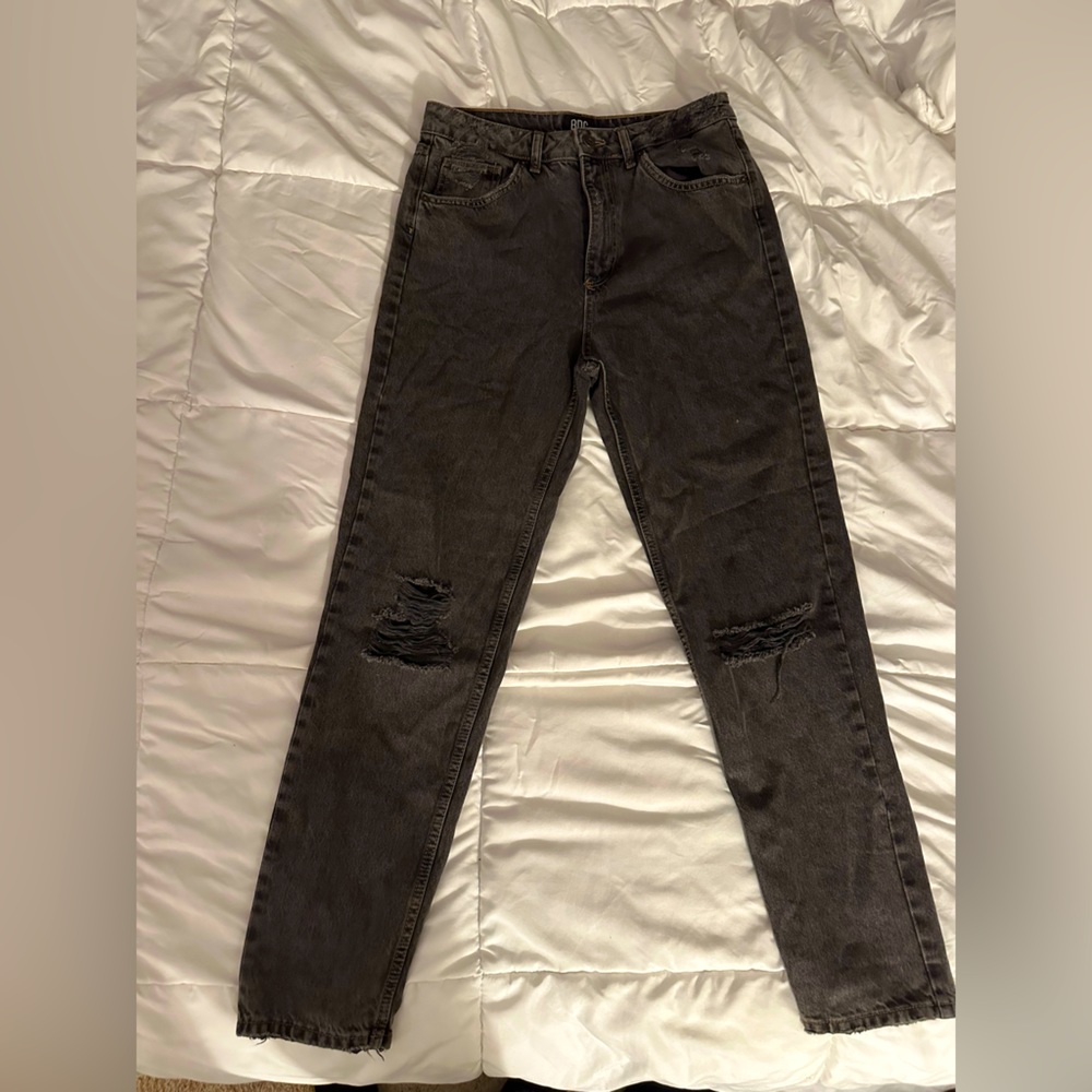 BDG Mom Jean Distressed / Holes Size 30